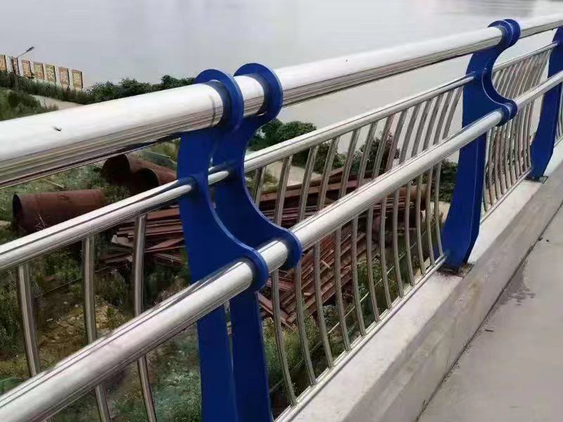 通化不锈钢碳素复合管护栏